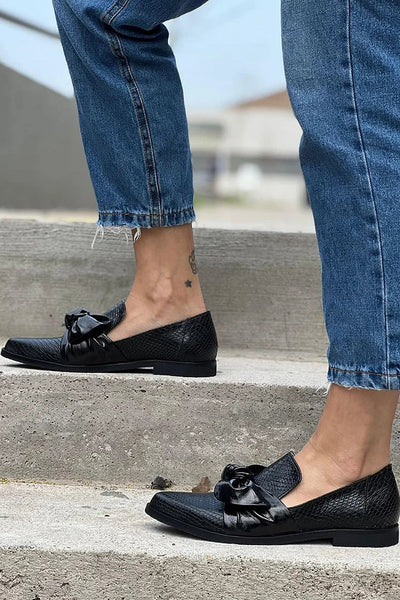 Monroe | Black Loafer with Shiny Bow
