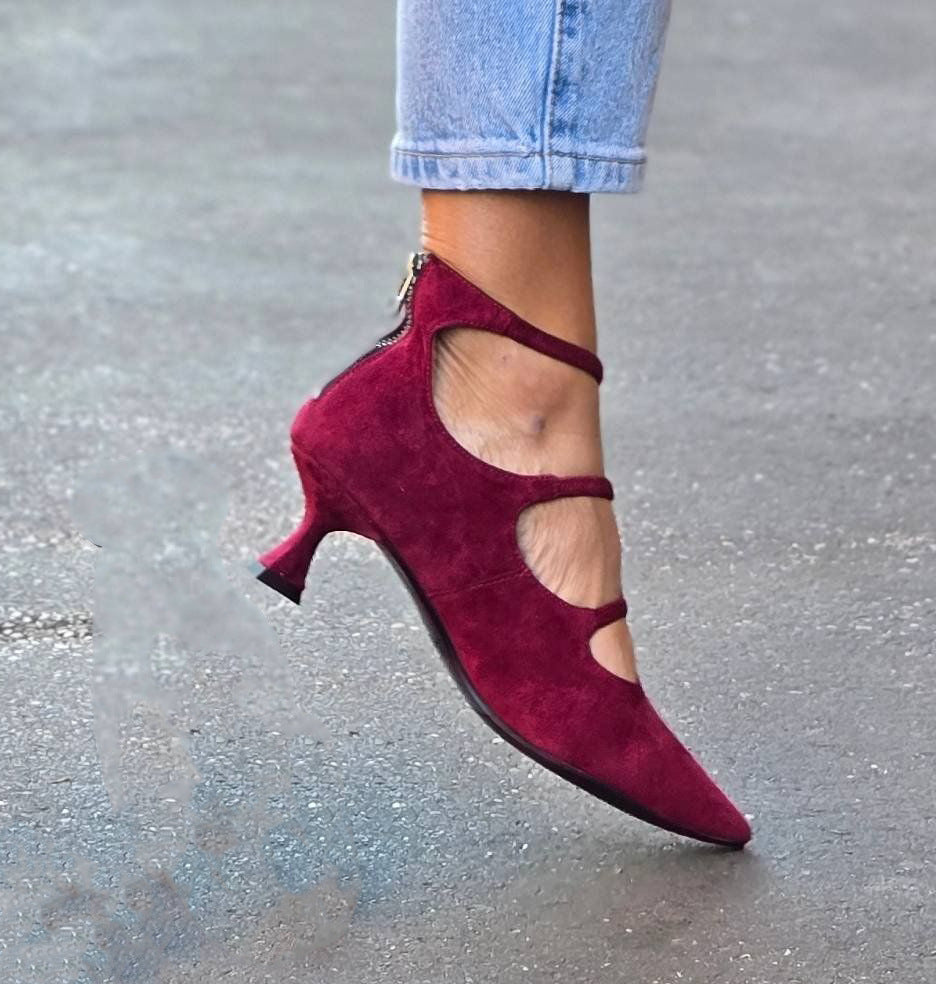 Isla | Strappy Decollete with Low Heel